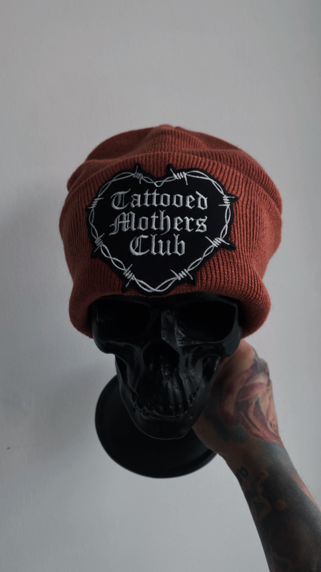 Barbwire heart Patch Beanie Rust