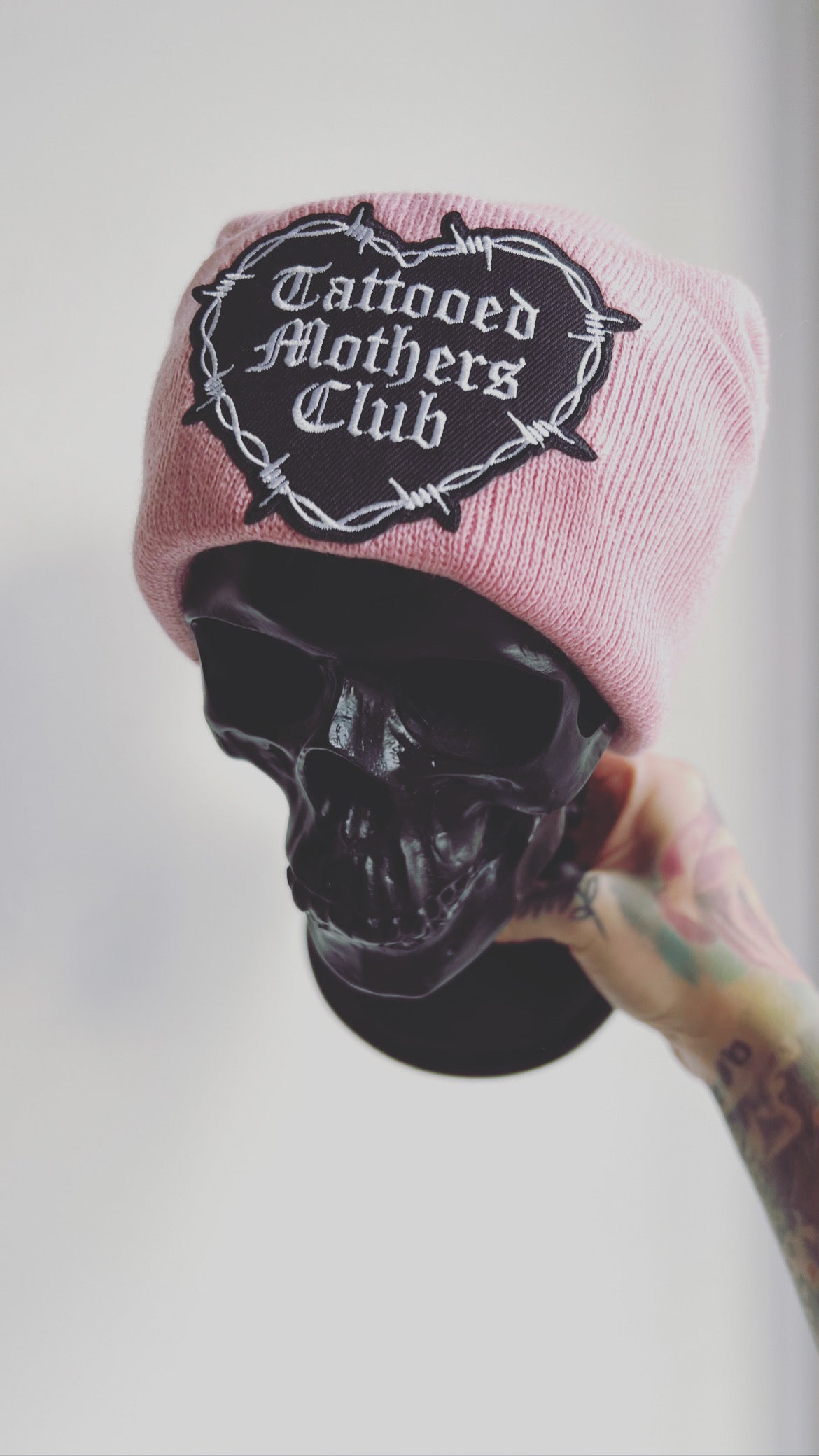 Barbwire heart Patch Beanie Soft pink